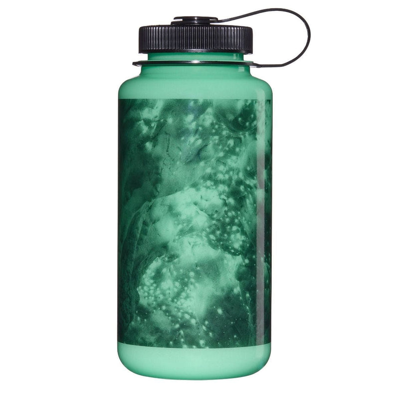 Load image into Gallery viewer, Green water bottle with black lid on a white background