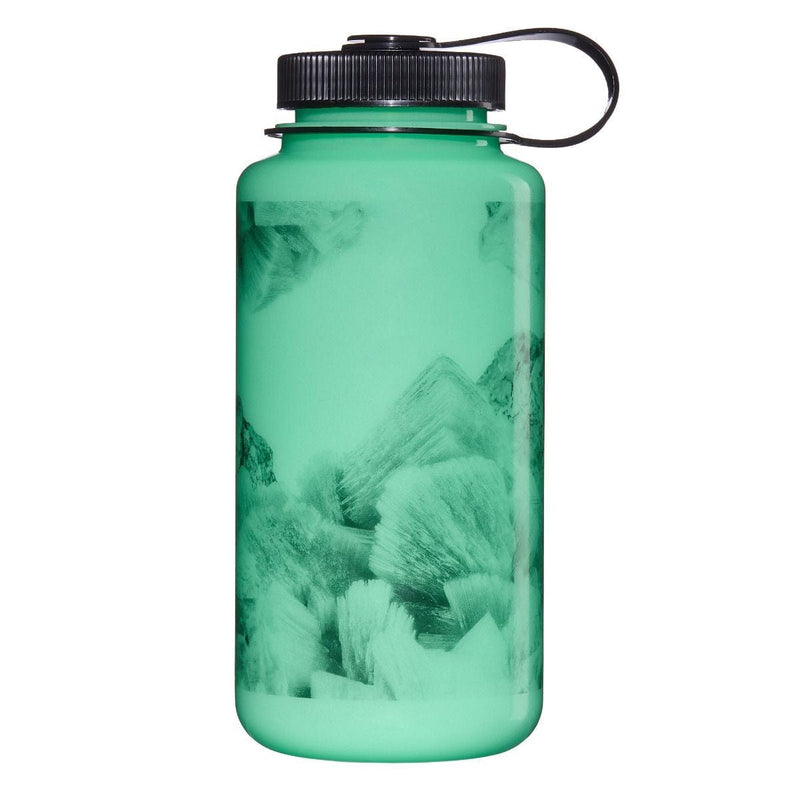 Load image into Gallery viewer, Green water bottle with black lid on a white background