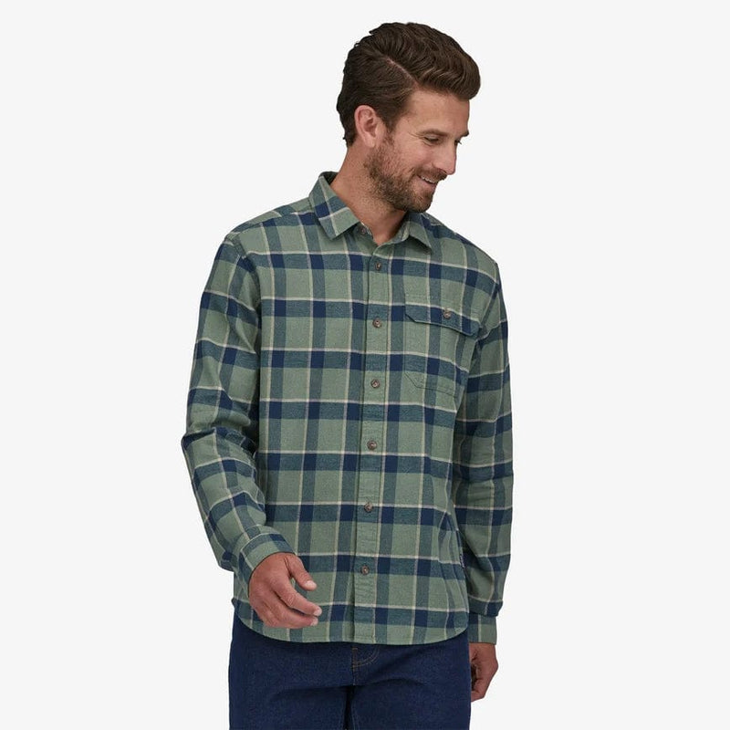 Load image into Gallery viewer, Patagonia Men's Long Sleeve Cotton in Conversion Lightweight Fjord Flannel Shirt