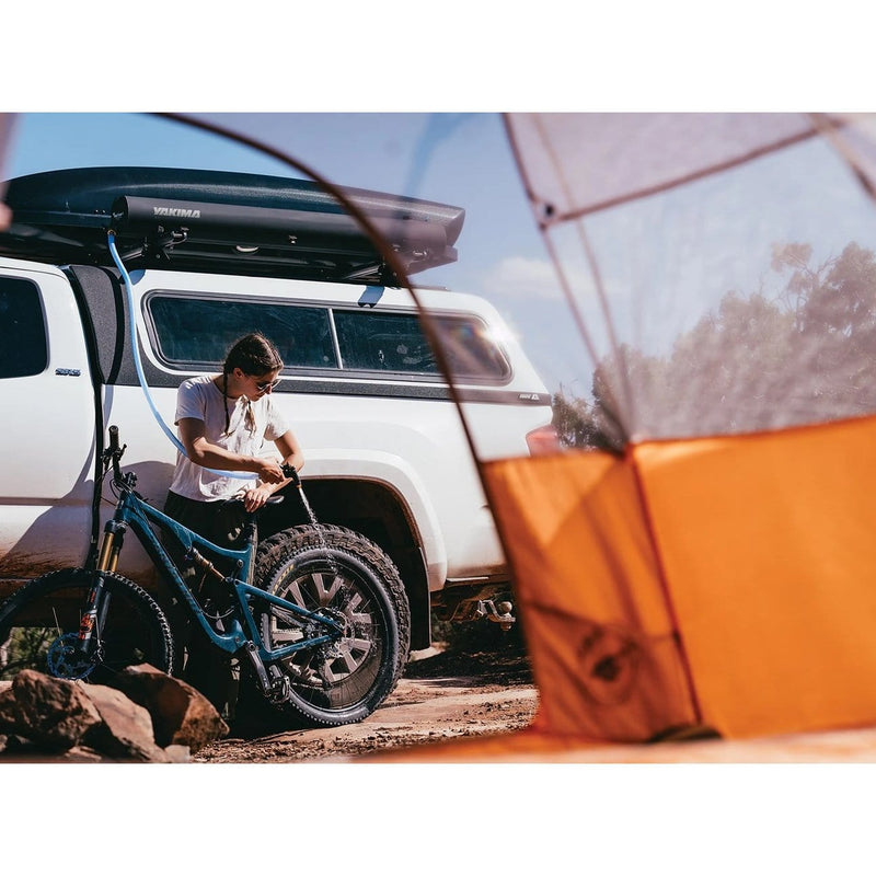 Load image into Gallery viewer, Yakima RoadShower 7G - 7 Gallon Road Shower