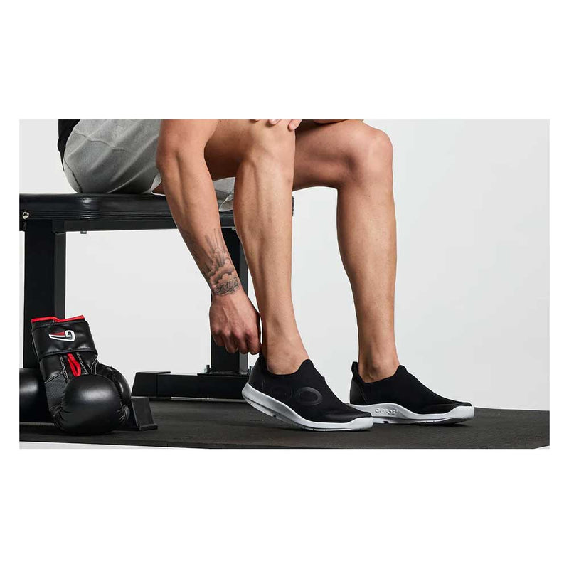 Load image into Gallery viewer, OOFOS Men's OOmg Sport Low Shoe
