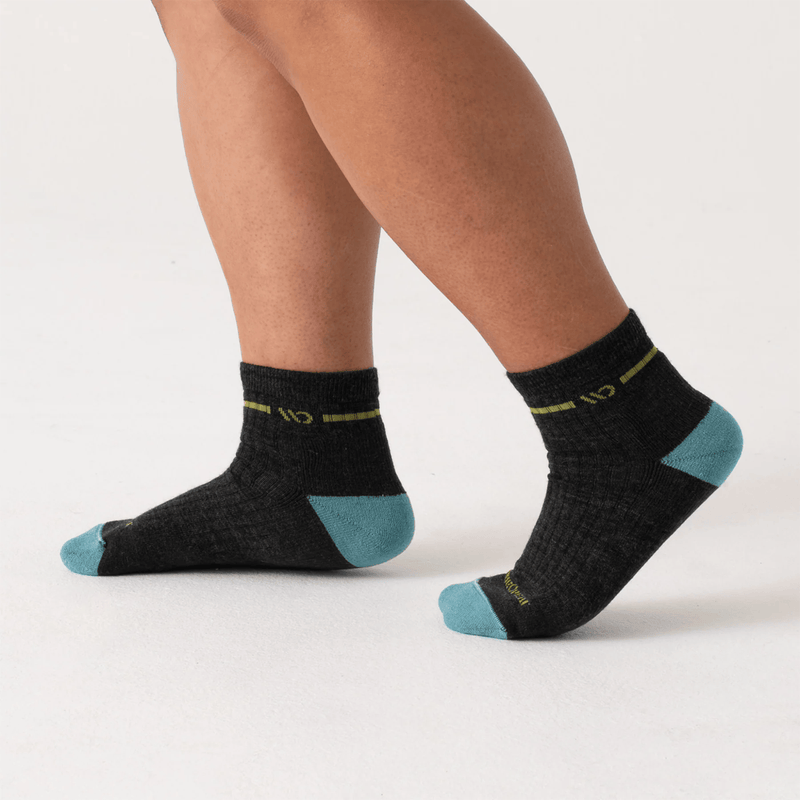 Load image into Gallery viewer, Wide Open by Darn Tough Women's Single Stripe Midweight Quarter Sock
