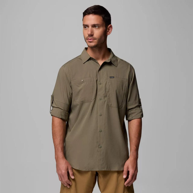 Load image into Gallery viewer, Man wearing a green shirt with rolled-up sleeves against a gray background
