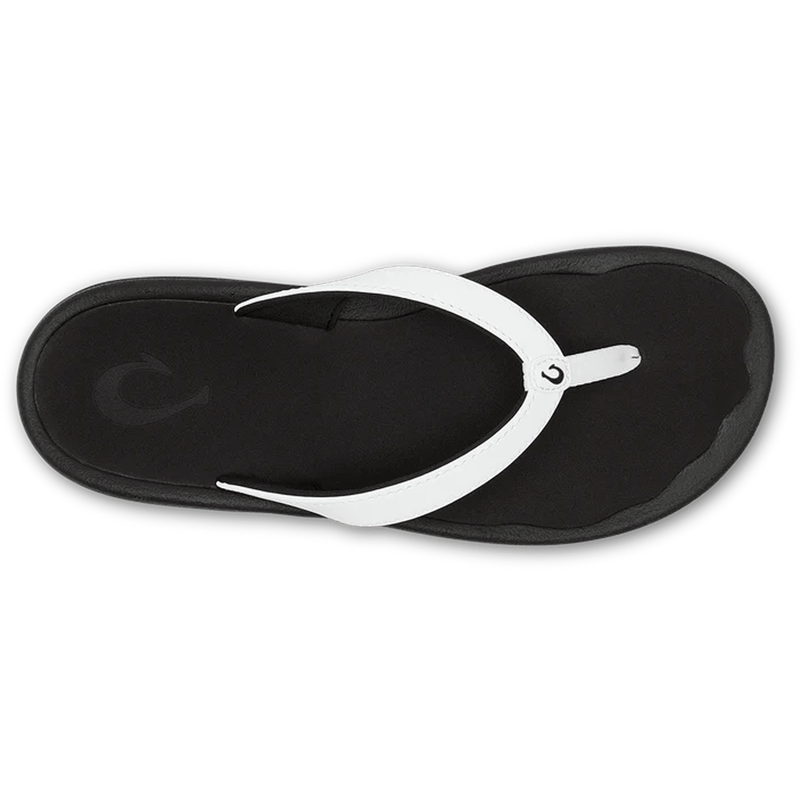 Load image into Gallery viewer, Black sandal with white strap on a white background
