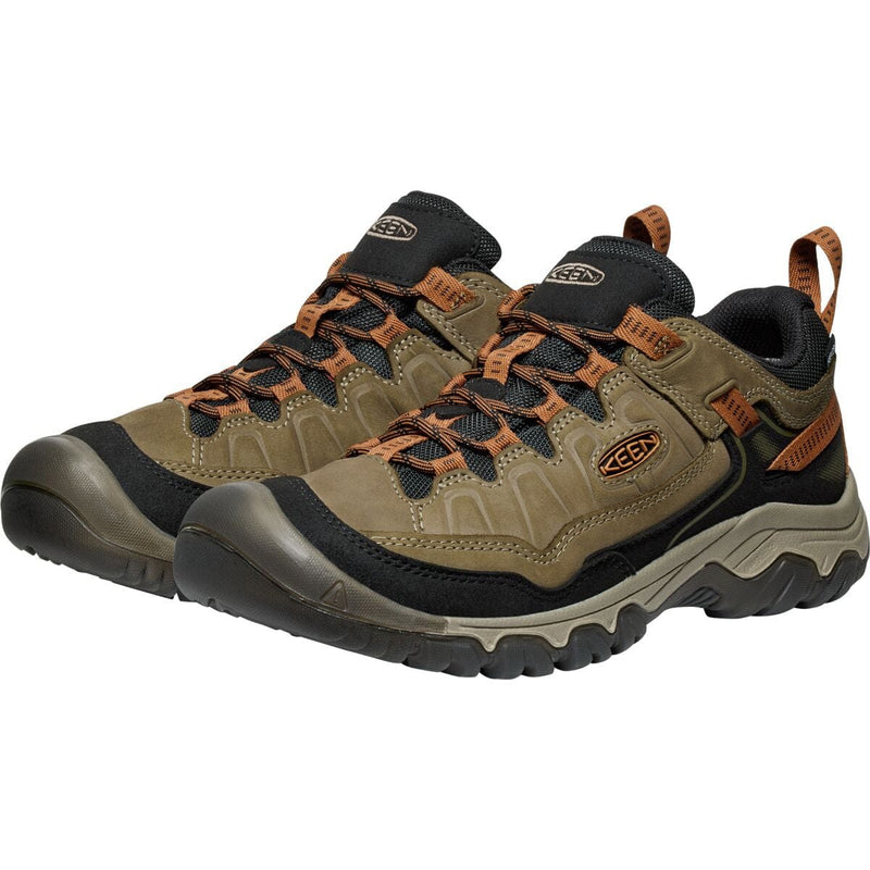 Load image into Gallery viewer, Pair of hiking shoes with brown and black design on a white background
