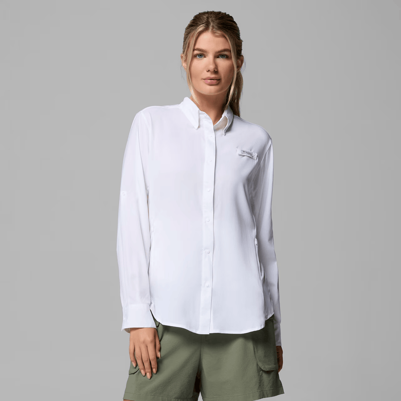 Load image into Gallery viewer, Woman wearing a white shirt with a logo on a gray background
